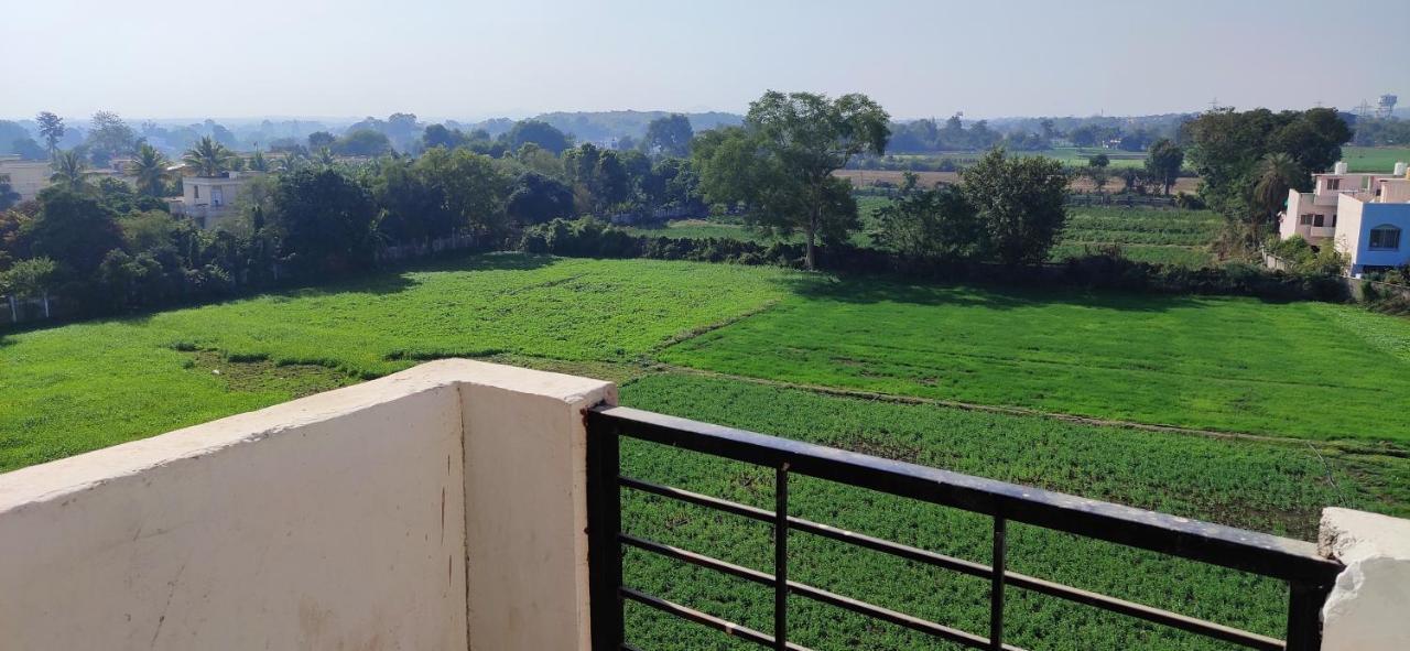 Untrained & Unplanned Apartamento Jabalpur Exterior foto