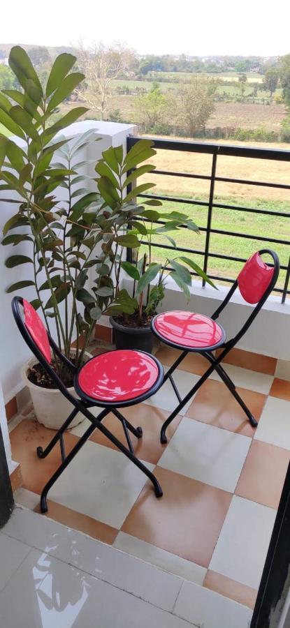 Untrained & Unplanned Apartamento Jabalpur Exterior foto